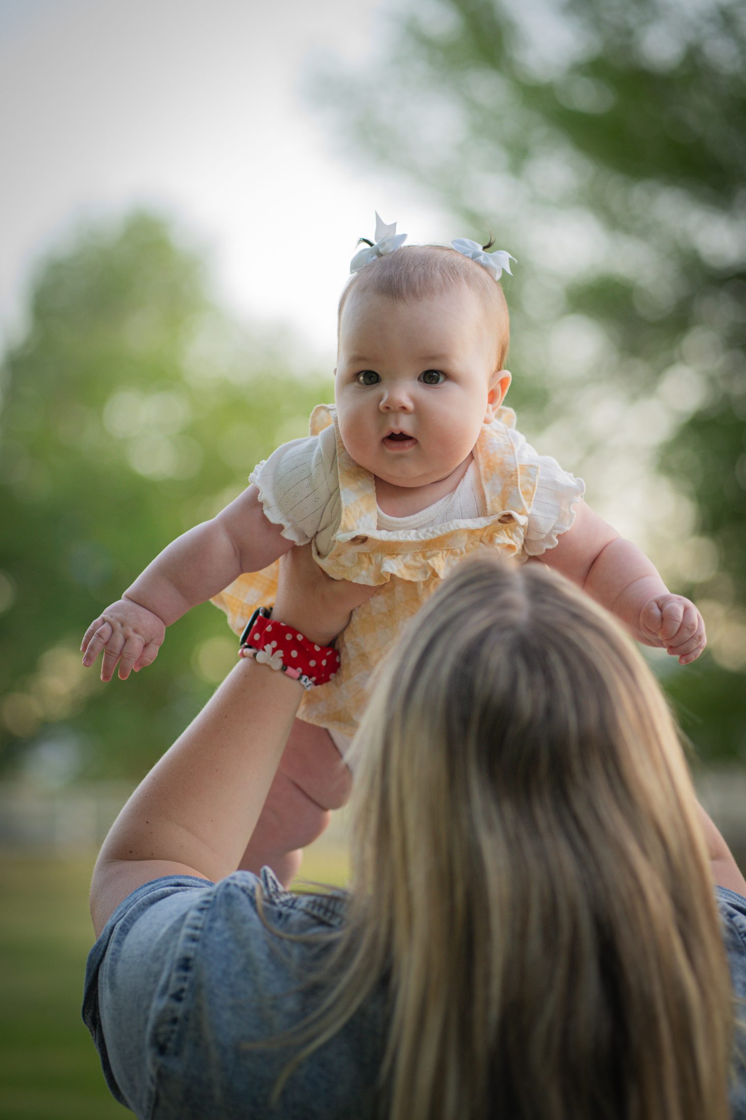 Family session detail photo with baby